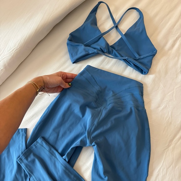 Butter Blue Matching Active Set - Picture 2 of 11